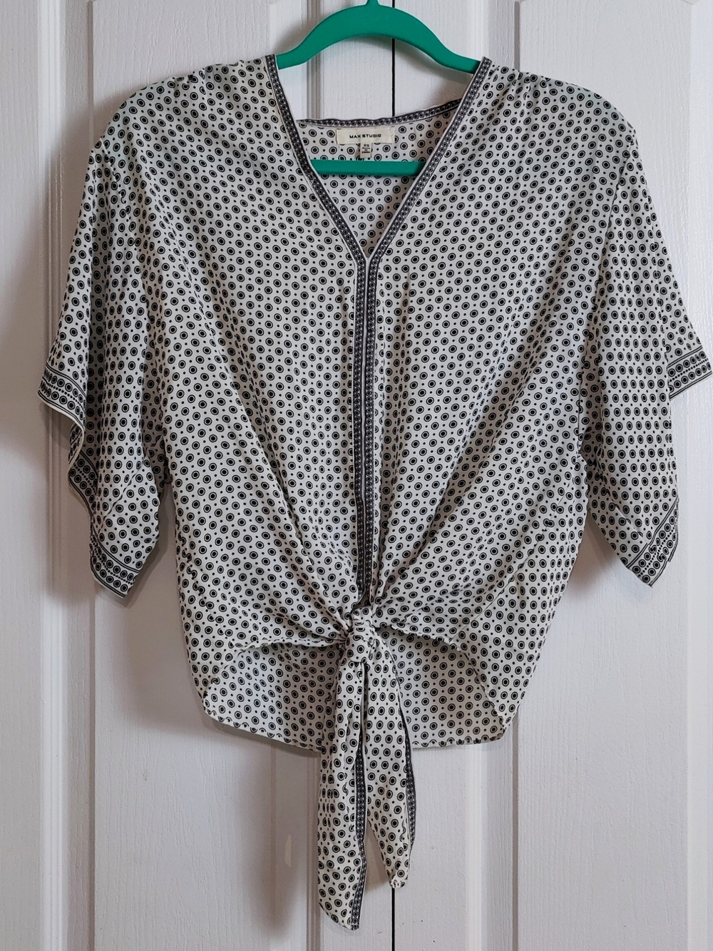 Max Studio Tie Front Blouse Ivory Black Geometric Medallion Print Dolman V-neck